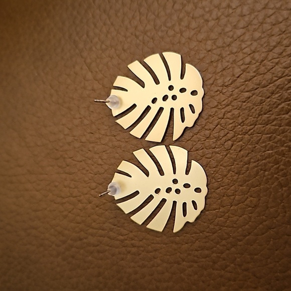 3/$30 Matte Goldtone Tropical Palm Leaf Post Earrings - Picture 3 of 3
